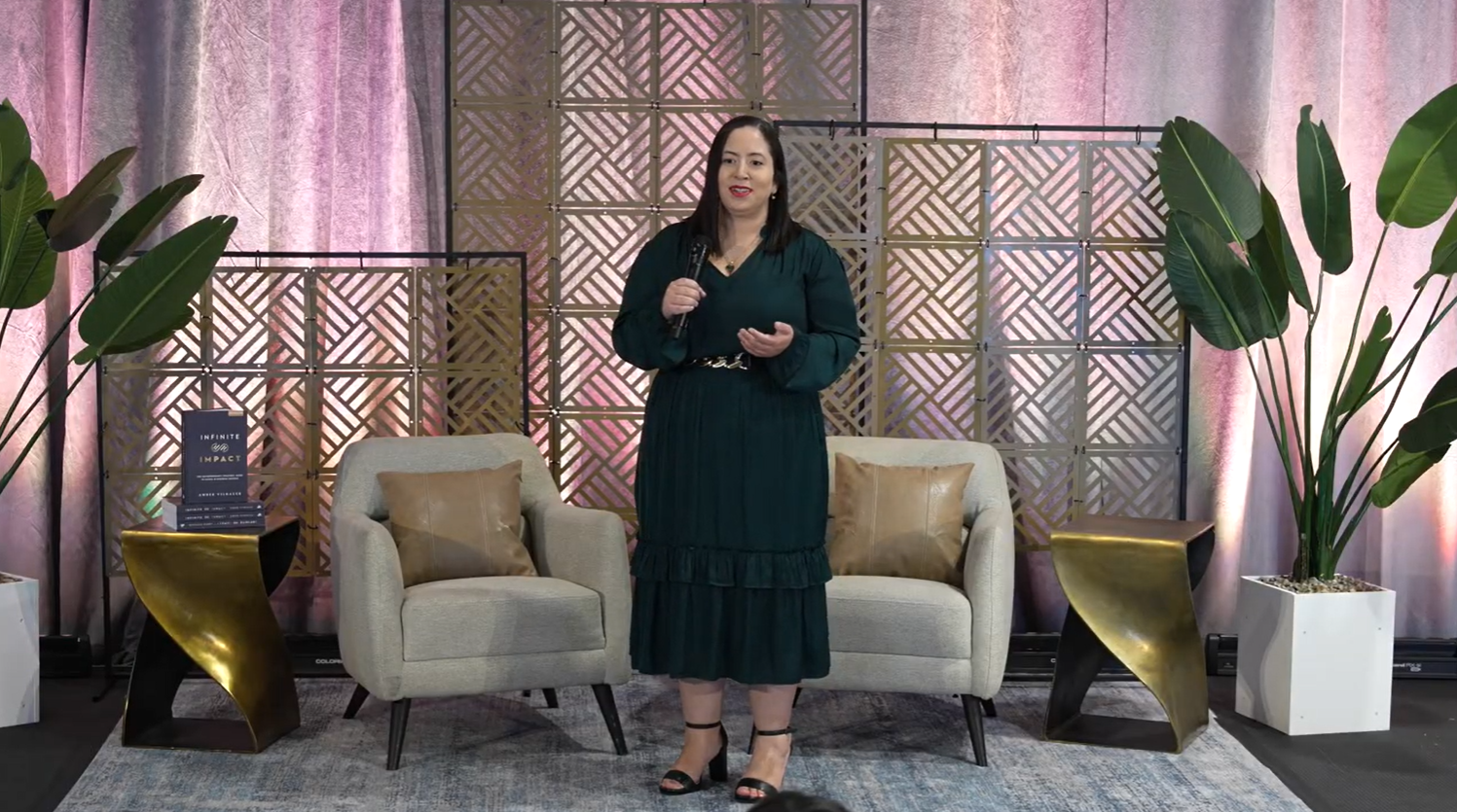Bárbara Caraballo speaking on stage at a workshop session
