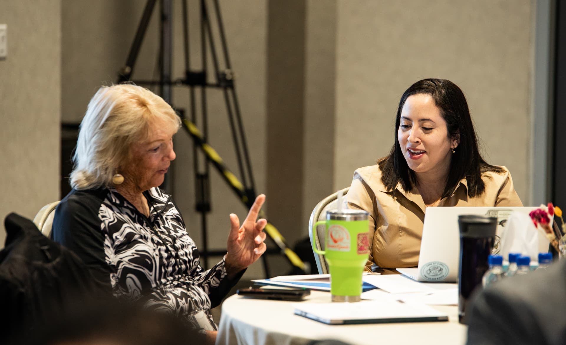 Bárbara Caraballo working through a business plan with a client at a working session